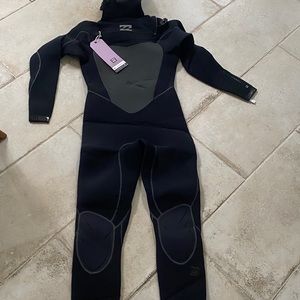 Wetsuit 5/4 Full w/ hood BRAND NEW